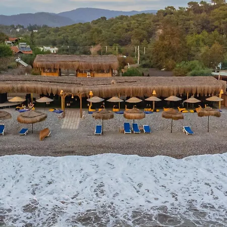 Nirvana Beach Club Bungalow Guest house *